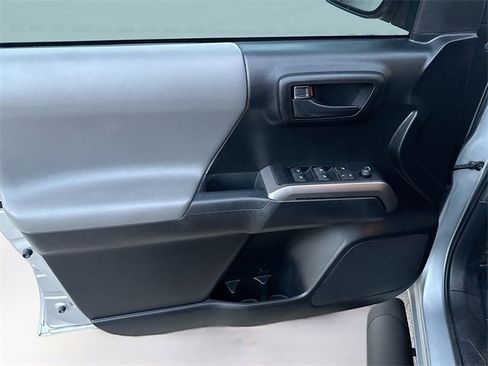 Used 2022 Toyota Tacoma SR5 image 17