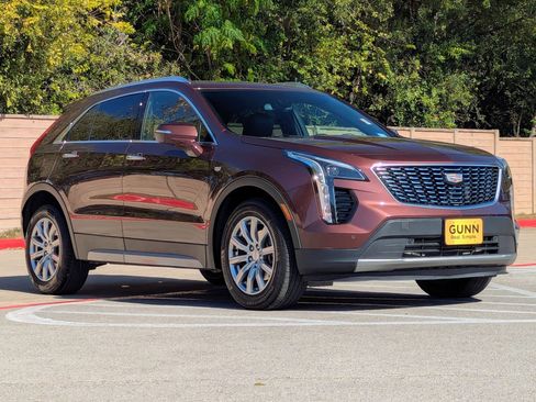 Used 2023 Cadillac XT4 Premium Luxury image 2