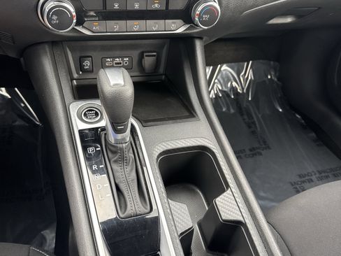 Used 2025 Nissan Sentra SV FWD image 8