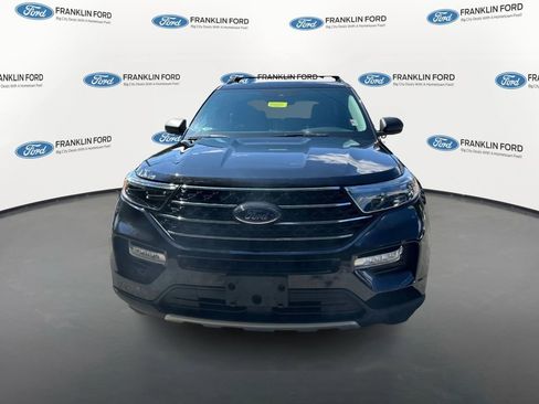 Certified 2022 Ford Explorer XLT w/ Equipment Group 202A image 3