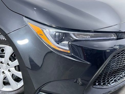 Used 2022 Toyota Corolla LE image 40