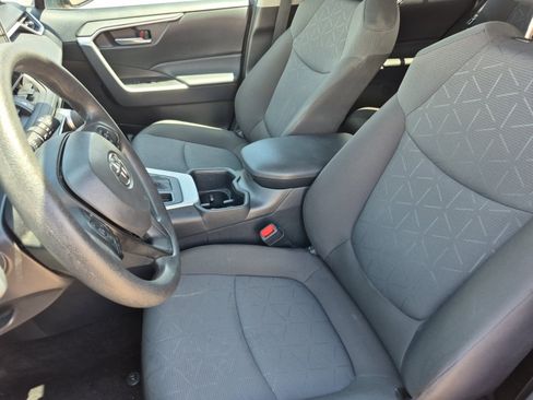 Used 2025 Toyota RAV4 XLE AWD/4WD image 17