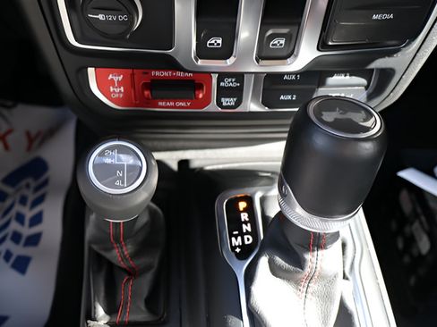 Used 2023 Jeep Wrangler Rubicon w/ Cold Weather Group AWD/4WD image 14
