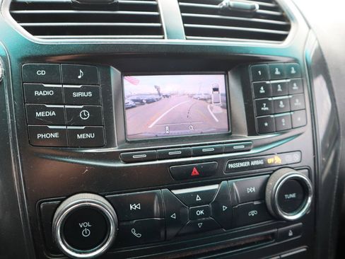 Used 2017 Ford Explorer XLT AWD/4WD image 22