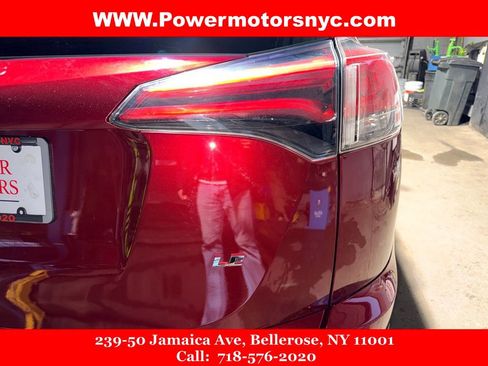 Used 2018 Toyota RAV4 LE image 15