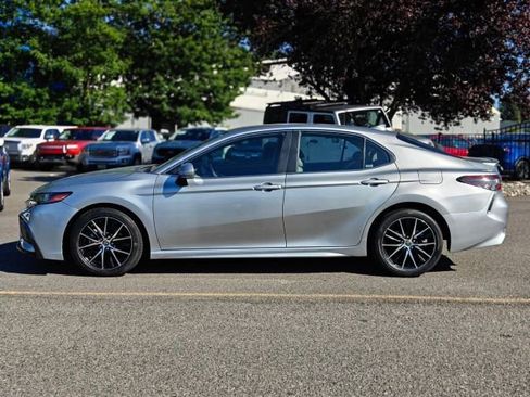 Used 2022 Toyota Camry SE FWD image 4