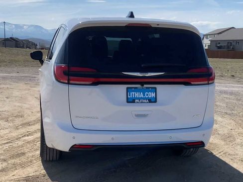 New 2026 Chrysler Pacifica Select AWD/4WD image 7