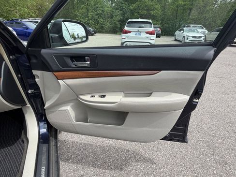 Used 2014 Subaru Outback 2.5i Limited w/ Moonroof Package AWD/4WD image 28