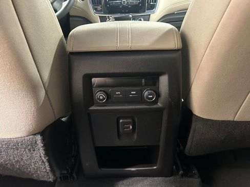 Used 2023 Chevrolet Traverse LS AWD/4WD image 28