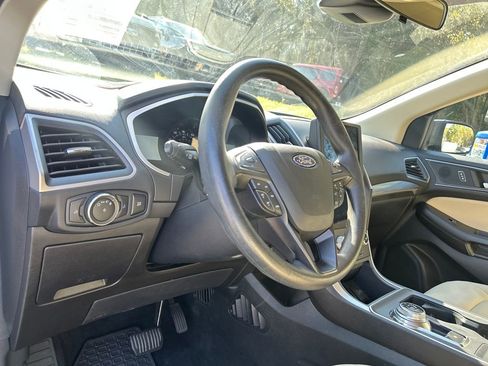 Used 2021 Ford Edge SE image 10