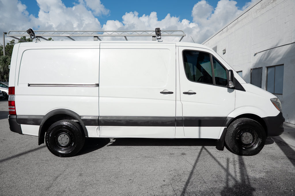 Used 2017 Mercedes-Benz Sprinter 2500 image 3