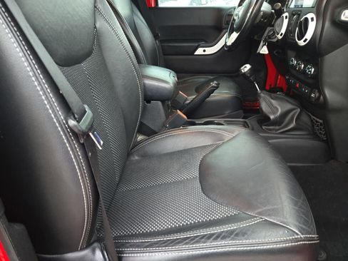 Used 2015 Jeep Wrangler Unlimited Sahara AWD/4WD image 20