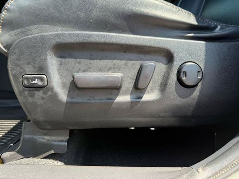 Used 2019 Toyota Highlander XLE AWD/4WD image 14