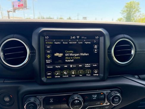 Used 2020 Jeep Wrangler Unlimited Sahara AWD/4WD image 12