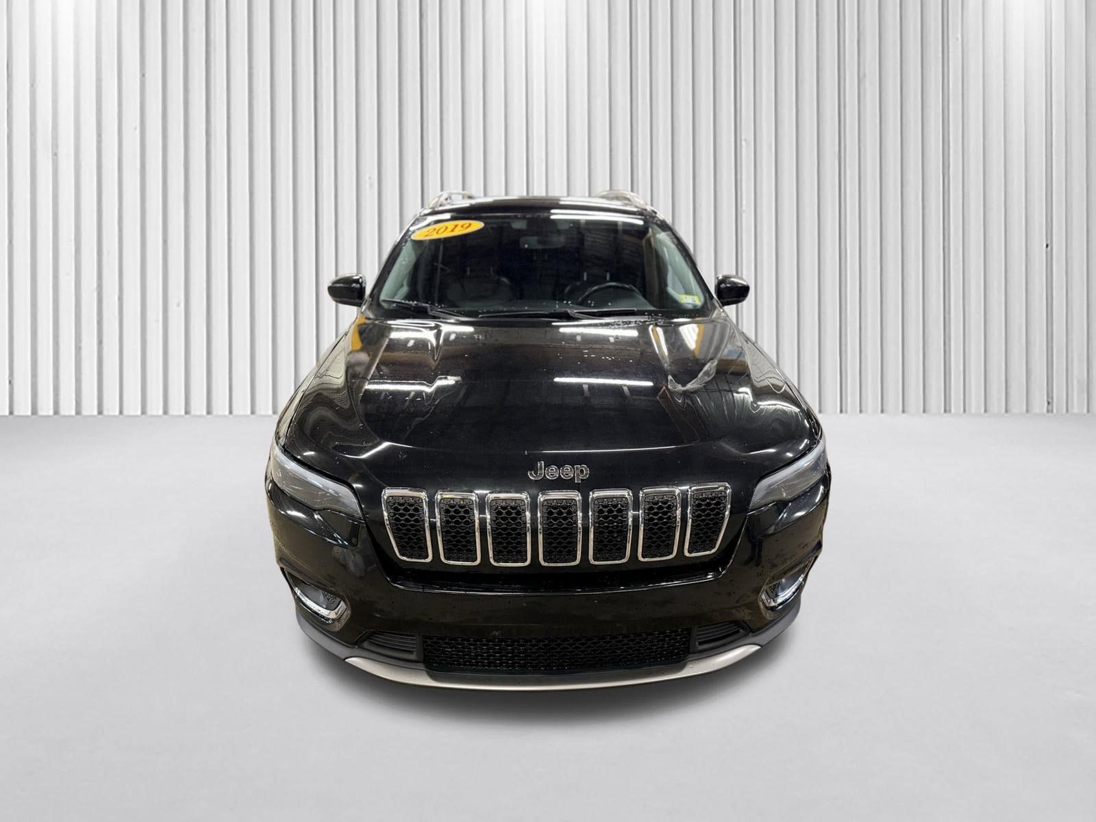 Used 2019 Jeep Cherokee Limited AWD/4WD image 2