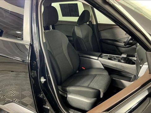 Used 2023 Nissan Rogue SV image 10