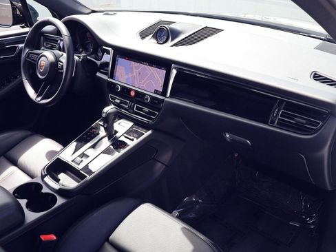 Certified 2025 Porsche Macan image 25