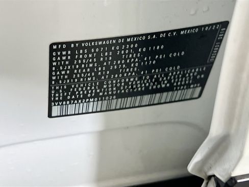 Used 2023 Volkswagen Tiguan SE R-Line image 31