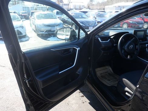 Used 2019 Toyota RAV4 LE image 14
