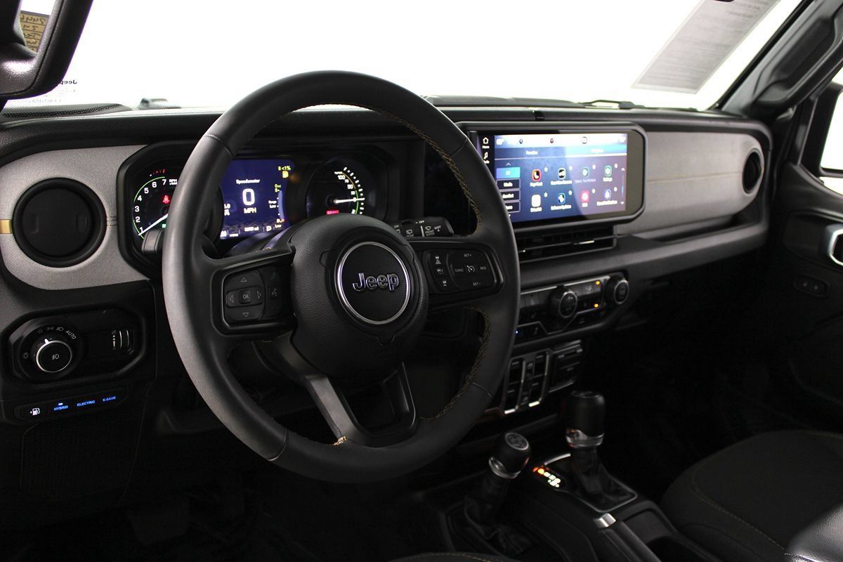 Used 2024 Jeep Wrangler Unlimited w/ Convenience Group AWD/4WD image 5