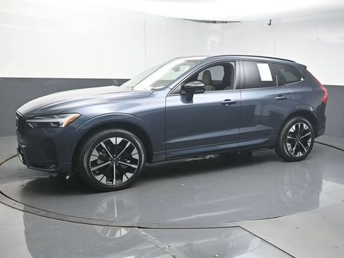 Used 2026 Volvo XC60 B5 Plus w/ Protection Package Premier AWD/4WD image 4