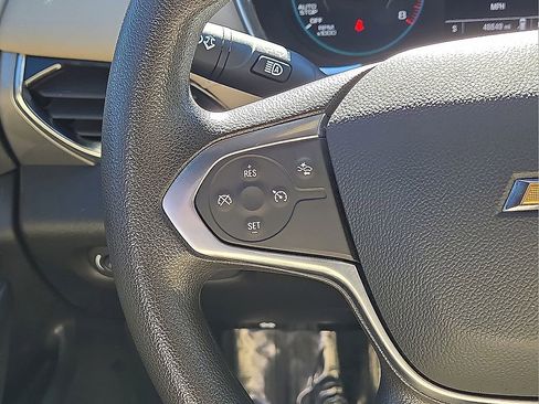 Used 2023 Chevrolet Traverse LS image 18