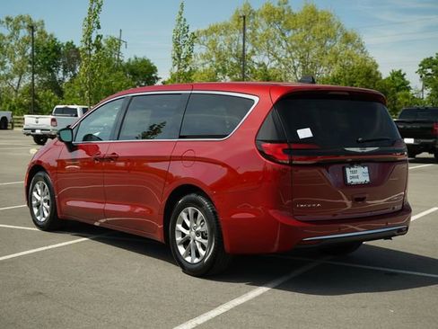 New 2026 Chrysler Pacifica Limited image 5