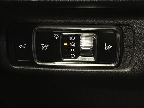 Used 2025 Lincoln Corsair AWD image 30