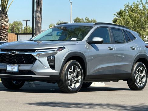 New 2026 Chevrolet Trax LT w/ Driver Confidence Package FWD image 8