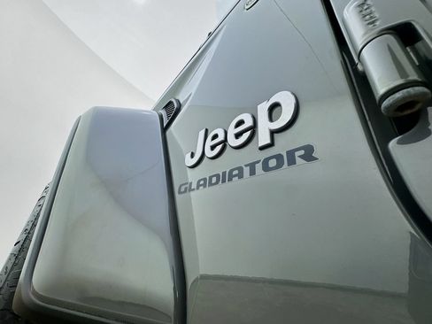 Used 2021 Jeep Gladiator Overland w/ Popular Equipment Package AWD/4WD image 43