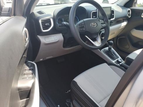 New 2025 Hyundai Venue SEL image 9