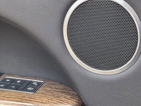 Used 2017 Land Rover Range Rover Sport SE image 12