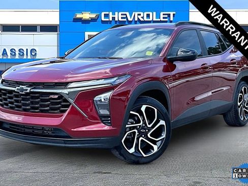 Used 2025 Chevrolet Trax RS w/ Driver Confidence Package FWD image 2