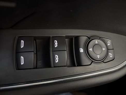 Used 2022 Buick Envision Essence w/ Technology Package II FWD image 26