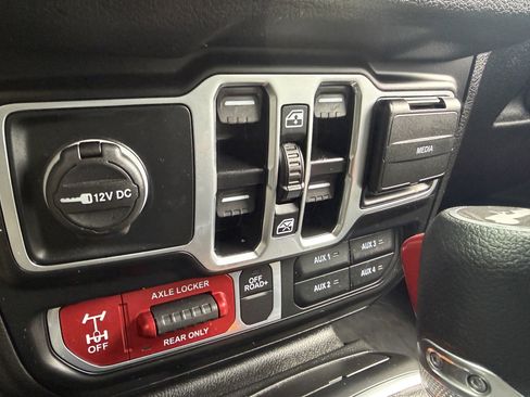 Used 2024 Jeep Wrangler Willys image 42