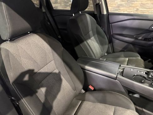 Certified 2025 Nissan Rogue SV image 29