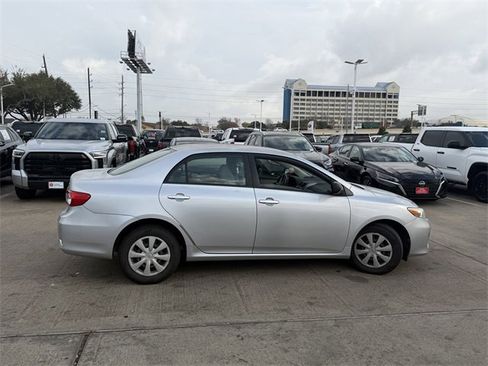 Used 2011 Toyota Corolla LE image 4