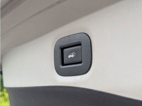 Used 2018 Nissan Rogue SV AWD/4WD image 67