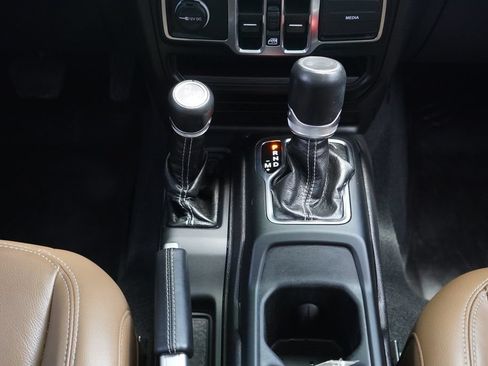 Used 2022 Jeep Wrangler Unlimited Sahara w/ Cold Weather Group AWD/4WD image 25