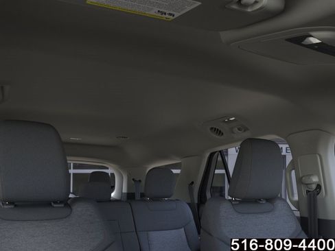 Used 2025 Ford Explorer Active AWD/4WD image 23