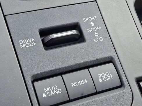 Used 2021 Toyota Highlander XLE image 26