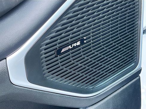 Certified 2025 Jeep Wagoneer L Series II w/ Premium Group I image 19