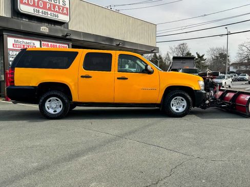 Used 2011 Chevrolet Suburban 2500 image 3