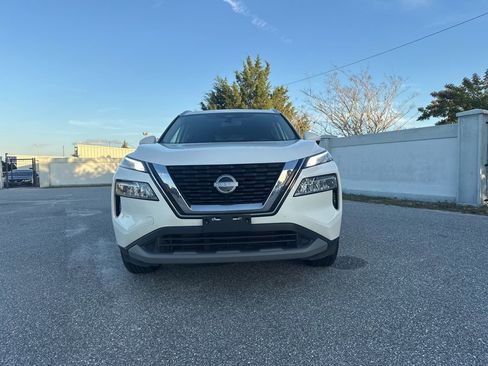 Used 2023 Nissan Rogue SV image 2