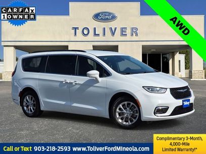 Used 2022 Chrysler Pacifica Touring-L w/ Uconnect Theater Family Group