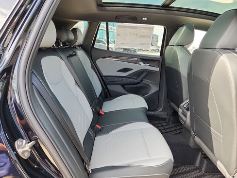 New 2026 Volkswagen Tiguan SE R-Line FWD image 14