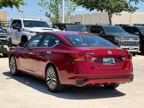 Used 2025 Nissan Altima 2.5 SV FWD image 4