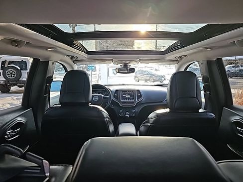 Used 2019 Jeep Cherokee Trailhawk w/ Comfort/Convenience Group image 3