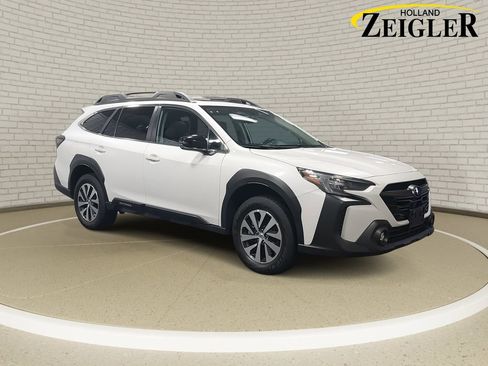 Used 2023 Subaru Outback Premium image 3