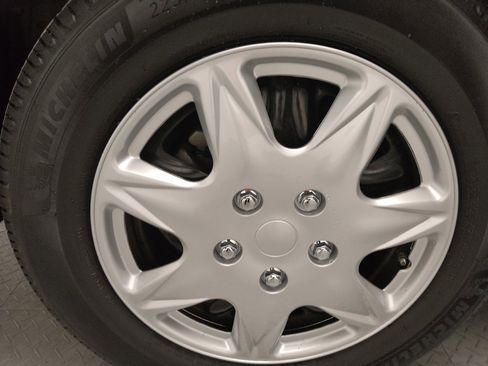 Used 2018 Toyota RAV4 LE image 31